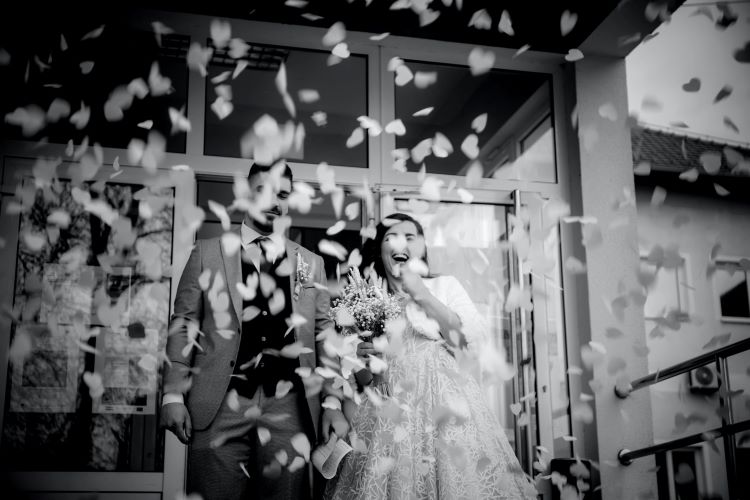 lancio-petali-matrimonio